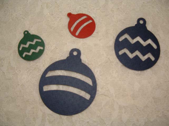 pp kaarten/a-design kaarten/KERST/kerstbal stansjes 24st.   kleur 2-9-10-11 .JPG